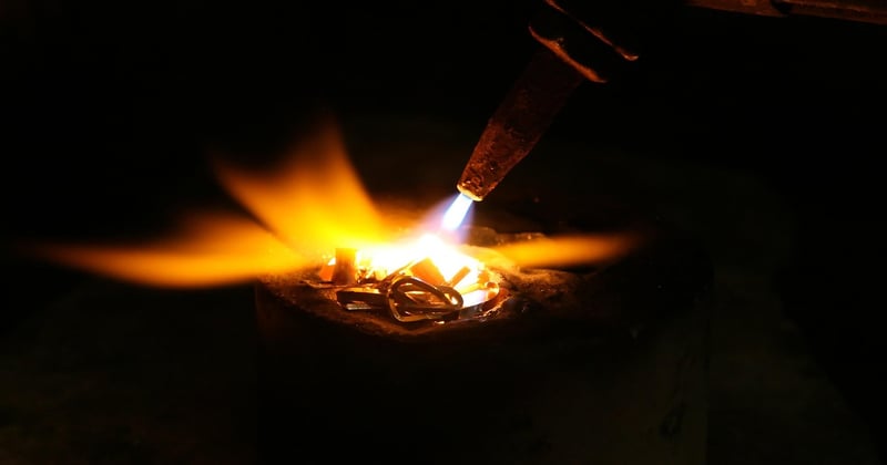 Feuer Bewegung: So bringst du dein Workout mit dem Feuer-Trend aufs nächste Level