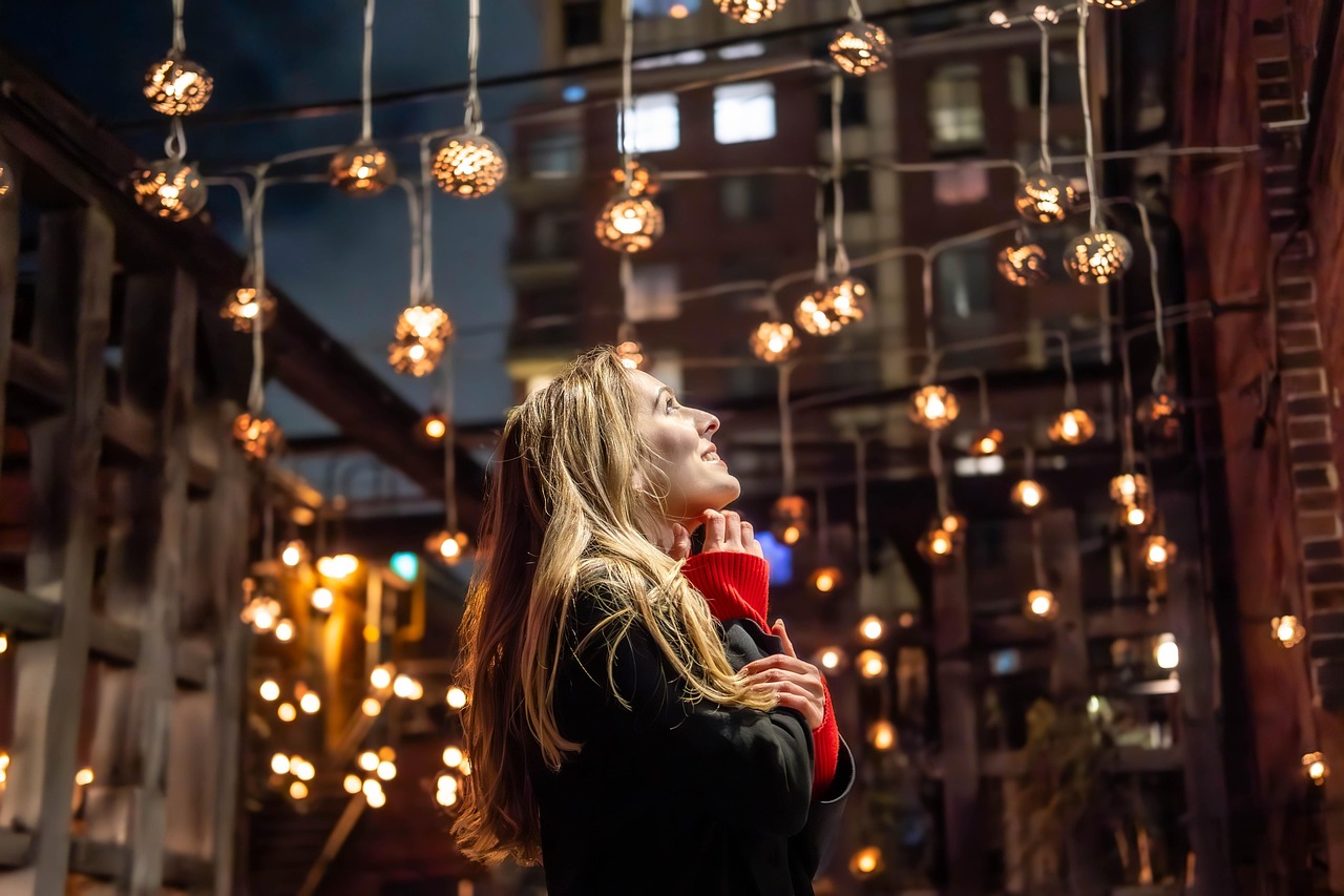 services-03 woman, lights, fashion, model, lifestyle, vintage, vibe, stylist, lighting, lantern